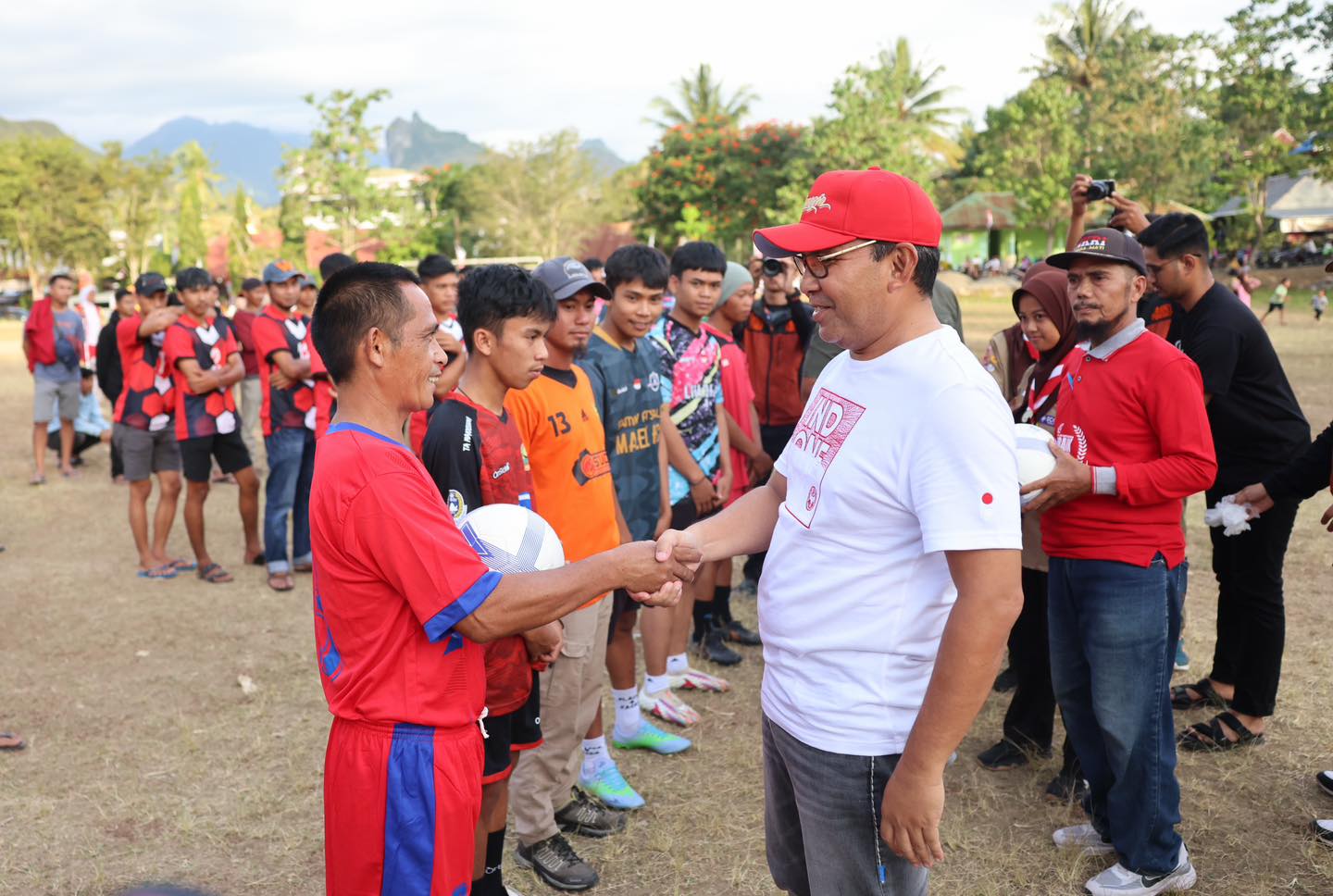 Buka Turnamen Sepak Bola Antar Desa di Enrekang, Danny Pomanto: Sepak Bola Mampu Menyalurkan Energi Anak Muda