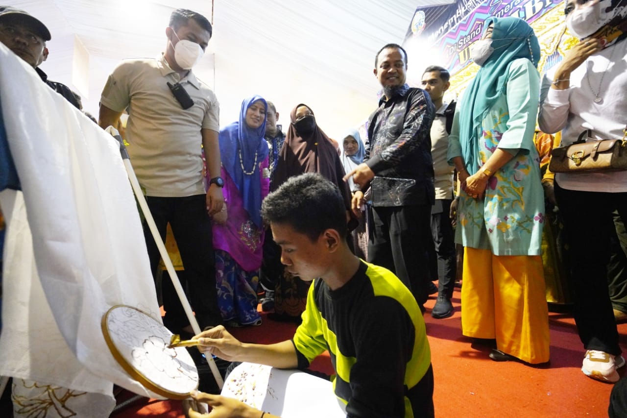 Expo Dekranasda Sulsel Kreatif Andalan Digelar di Wajo, Gubernur Berharap Kelompok Usaha Dibina Memanfaatkan Teknologi
