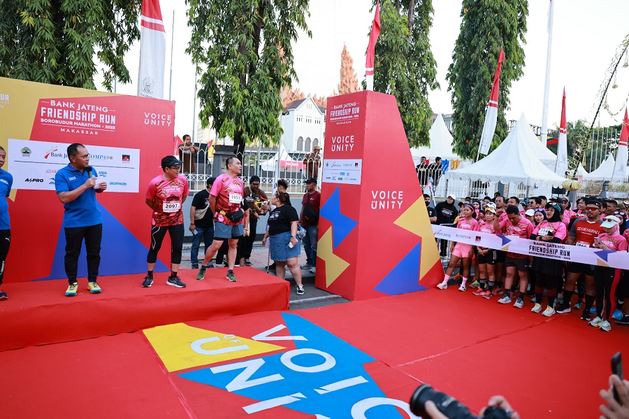 Danny Pomanto Ikut Ramaikan Bank Jateng Friendship Run Bersama Ribuan Runners Makassar 