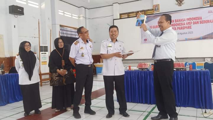 Balai Bahasa Sulsel Kolaborasi Disdikbud Parepare Gelar Penyuluhan Bahasa Indonesia Bagi Guru SMP