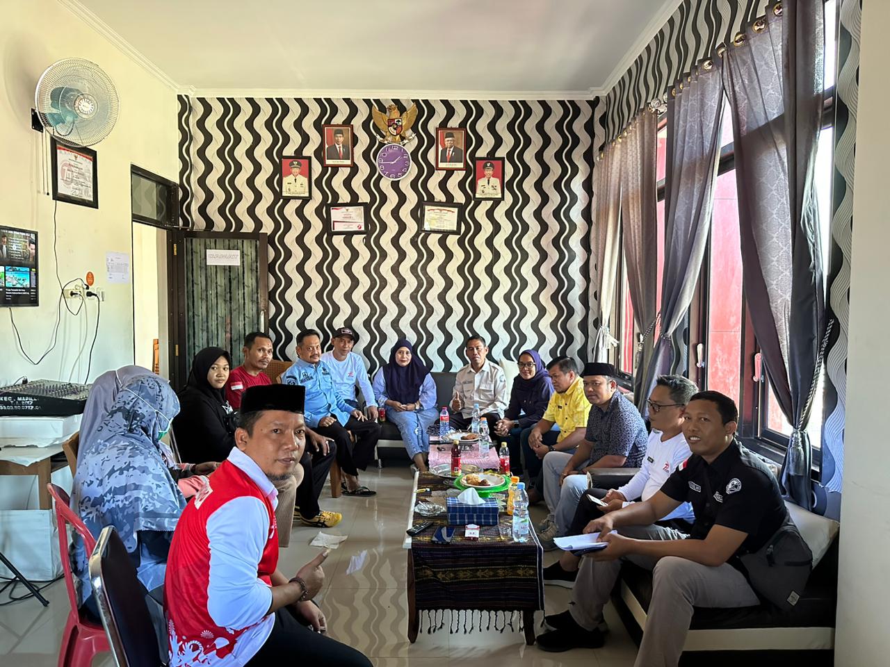 Sekretariat DPRD Sulbar Tinjau Dua Kecamatan di Polman, Terkait Masalah 4+1 Sulbar  