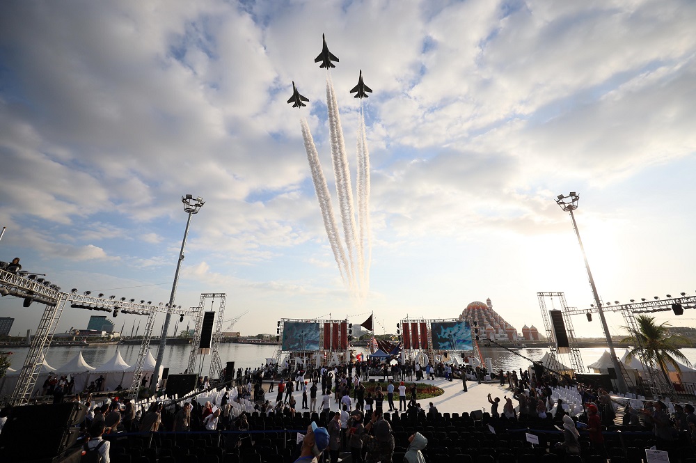Atraksi Flypass TNI AU Buka Rangkaian Makassar F8 dengan Gemilang
