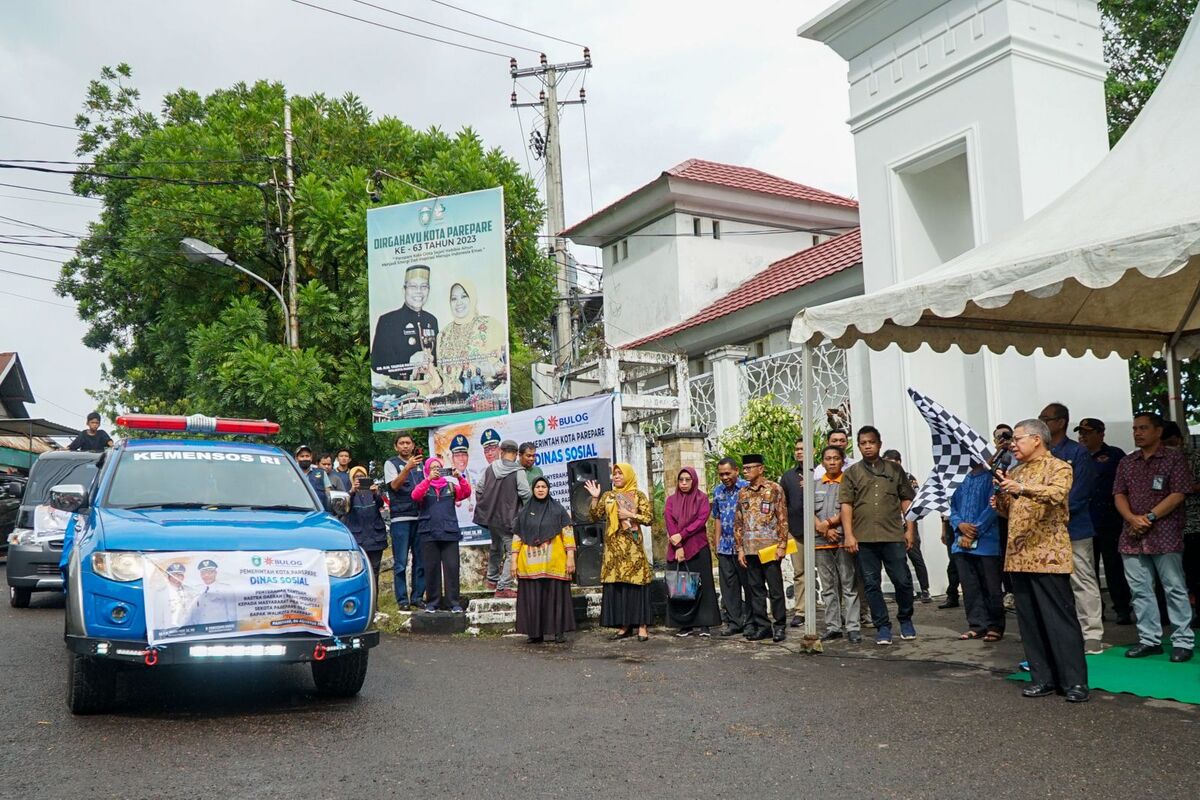 Percepatan Pengentasan Kemiskinan, Taufan Pawe Lepas Penyaluran Beras Peduli ke Ribuan Warga Kurang Mampu dan Eks Kusta