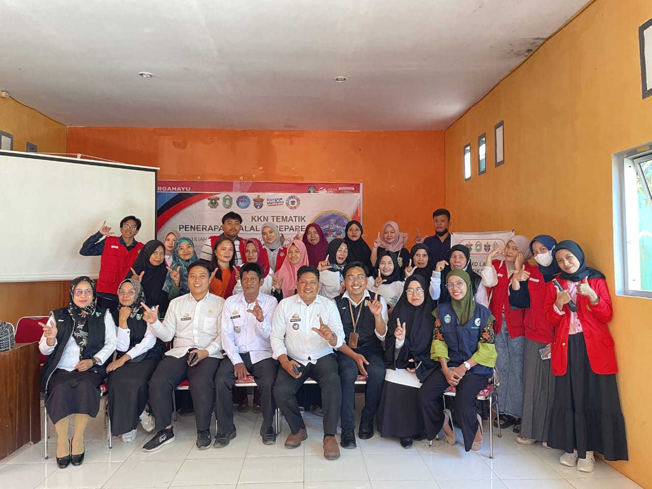 Bersama Mahasiswa KKNT Unhas, Kelurahan Galung Maloang Dorong UMKM Peroleh Sertifikat Halal