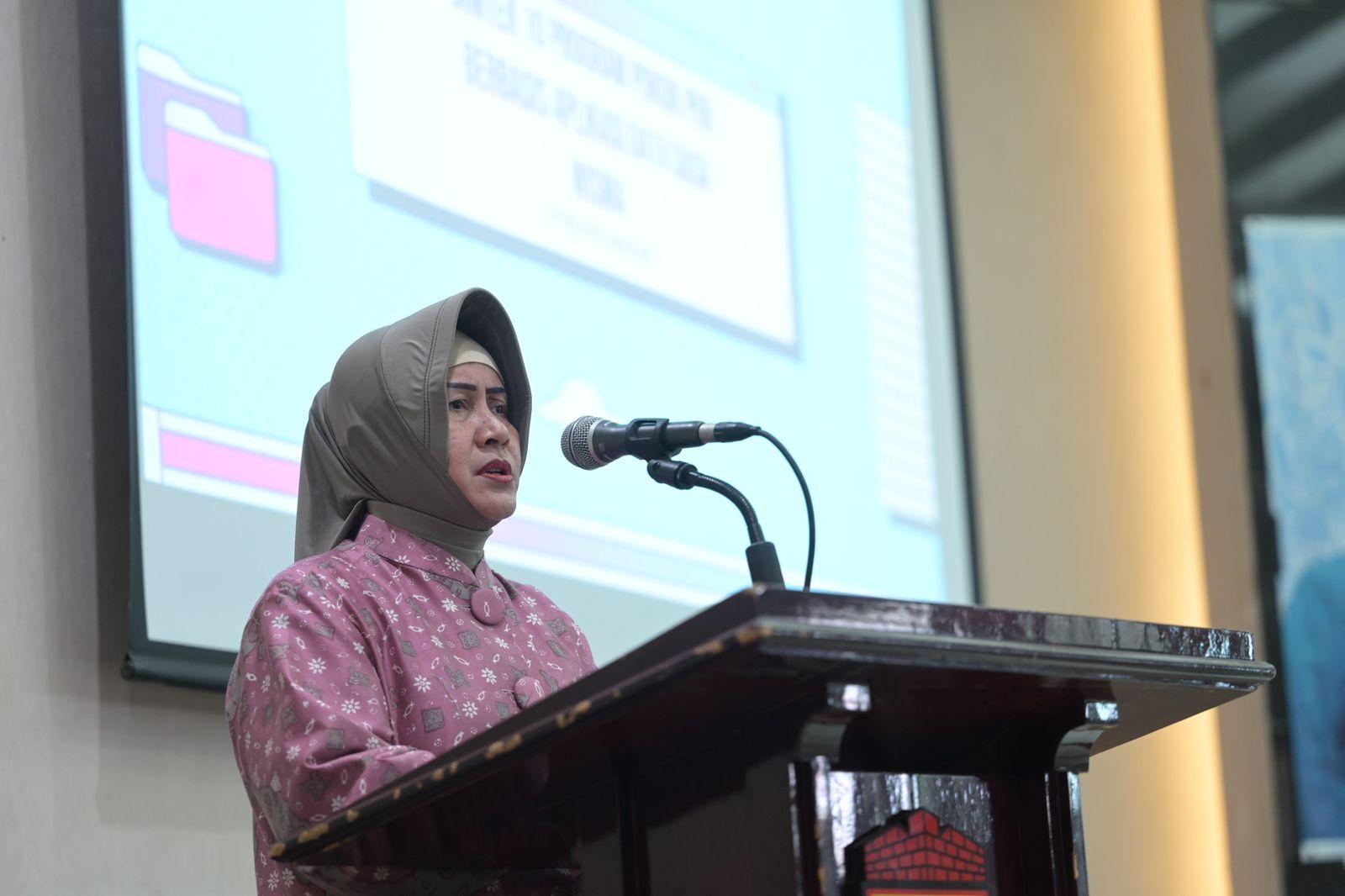 Indira Yusuf Ismail Beri Arahan Bimtek Aplikasi Data Dasawisma Kecamatan Ujung Tanah