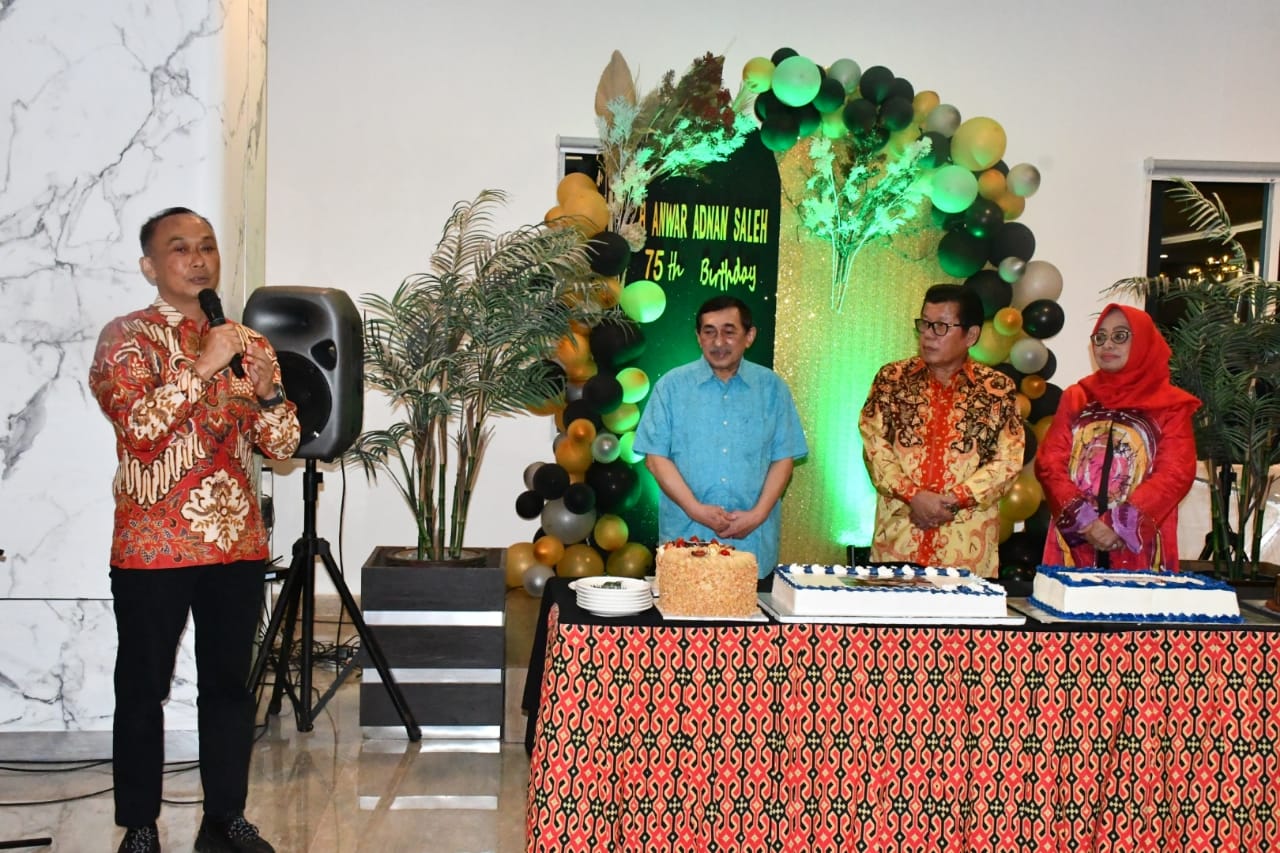 Hadiri Acara HUT ke-75 Anwar Adnan Saleh, Prof Zudan Sampaikan Kekagumannya