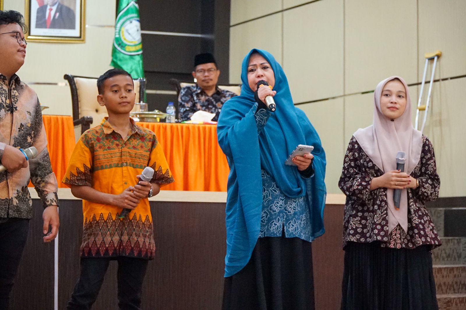 Lagu Salam ERAT Spesial untuk Erna Rasyid Taufan Warnai Penutupan Semarak HUT RI dan Tahun Baru 1445 H