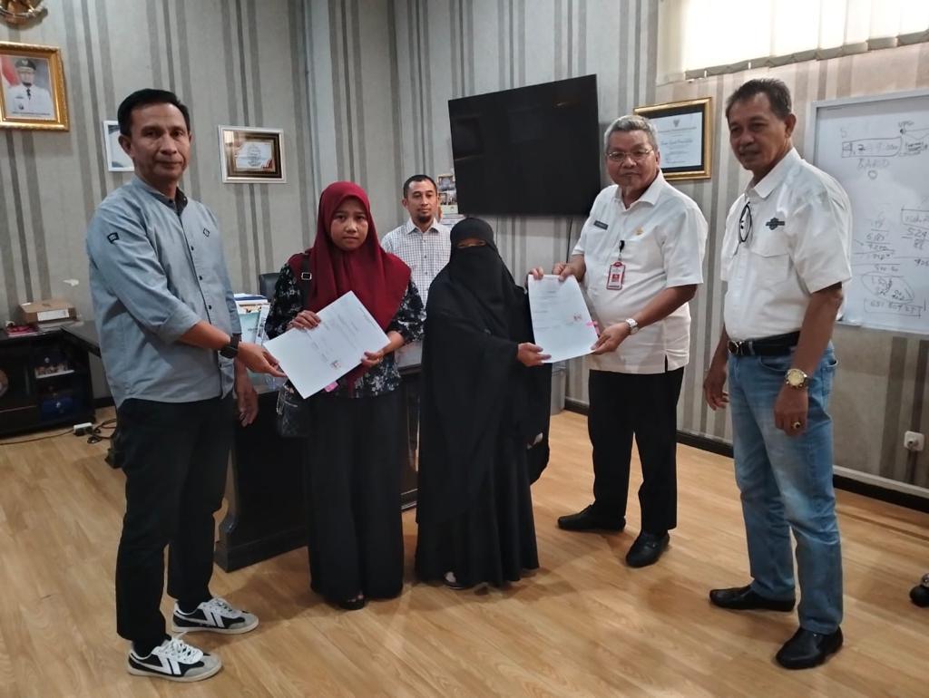 Gubernur Sulsel Serahkan Santunan Kematian Kepada Ahli Waris Korban Longsor di Jeneponto dan Maros