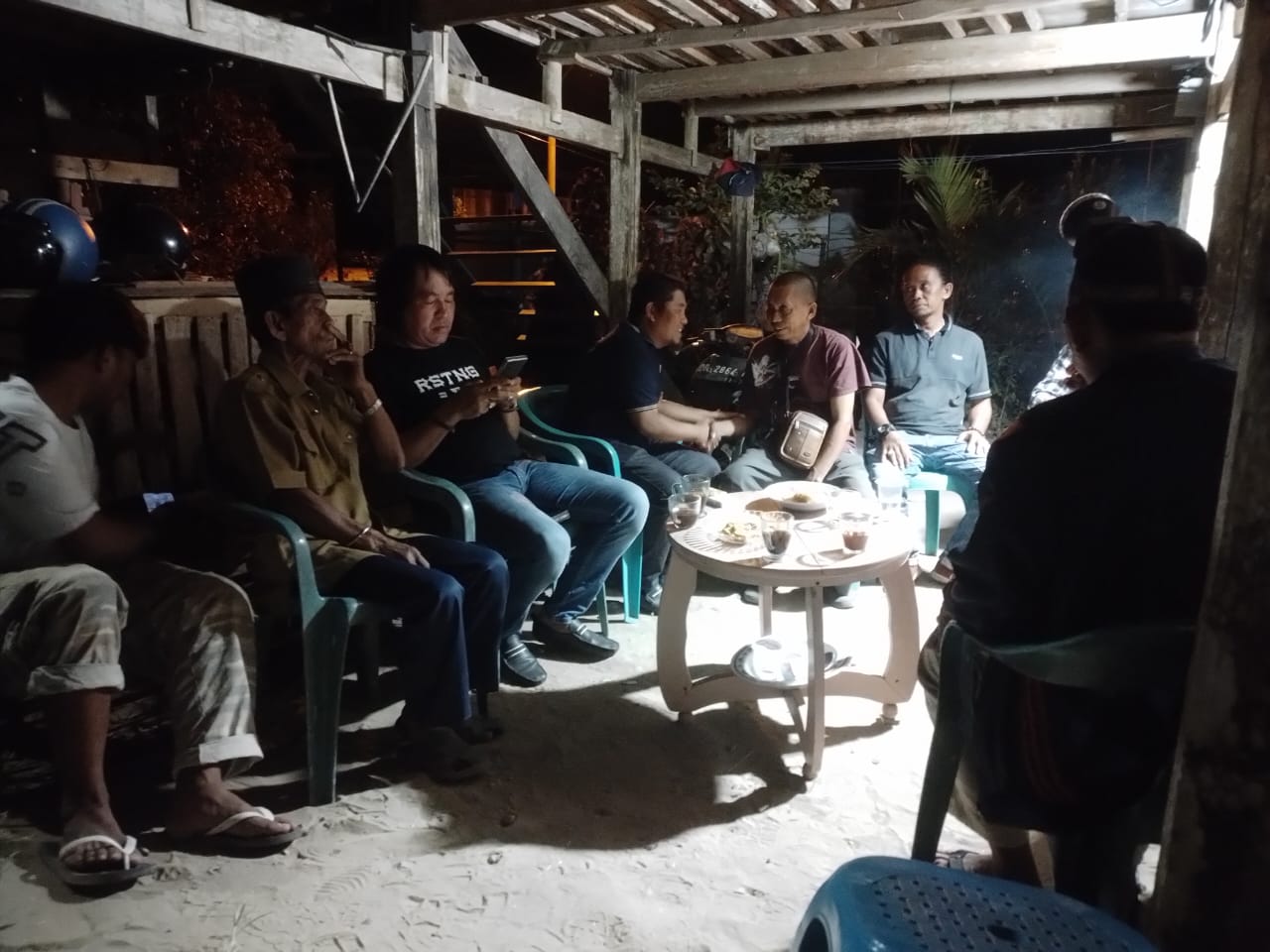 Prihatin Korban Kebakaran, Jusvari "Pamulang" dan Jajaran PKS Parepare Gerak Cepat Beri Bantuan