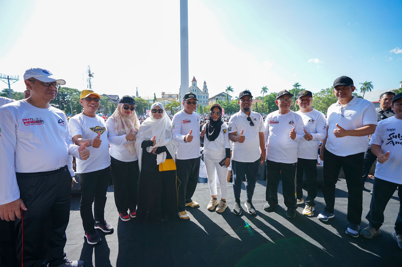 Sukses Jalan Sehat Sulsel Anti Mager, Masyarakat Dapat Hadiah Umrah, Taufan Pawe dan Erna Taufan Ajak Bersyukur 