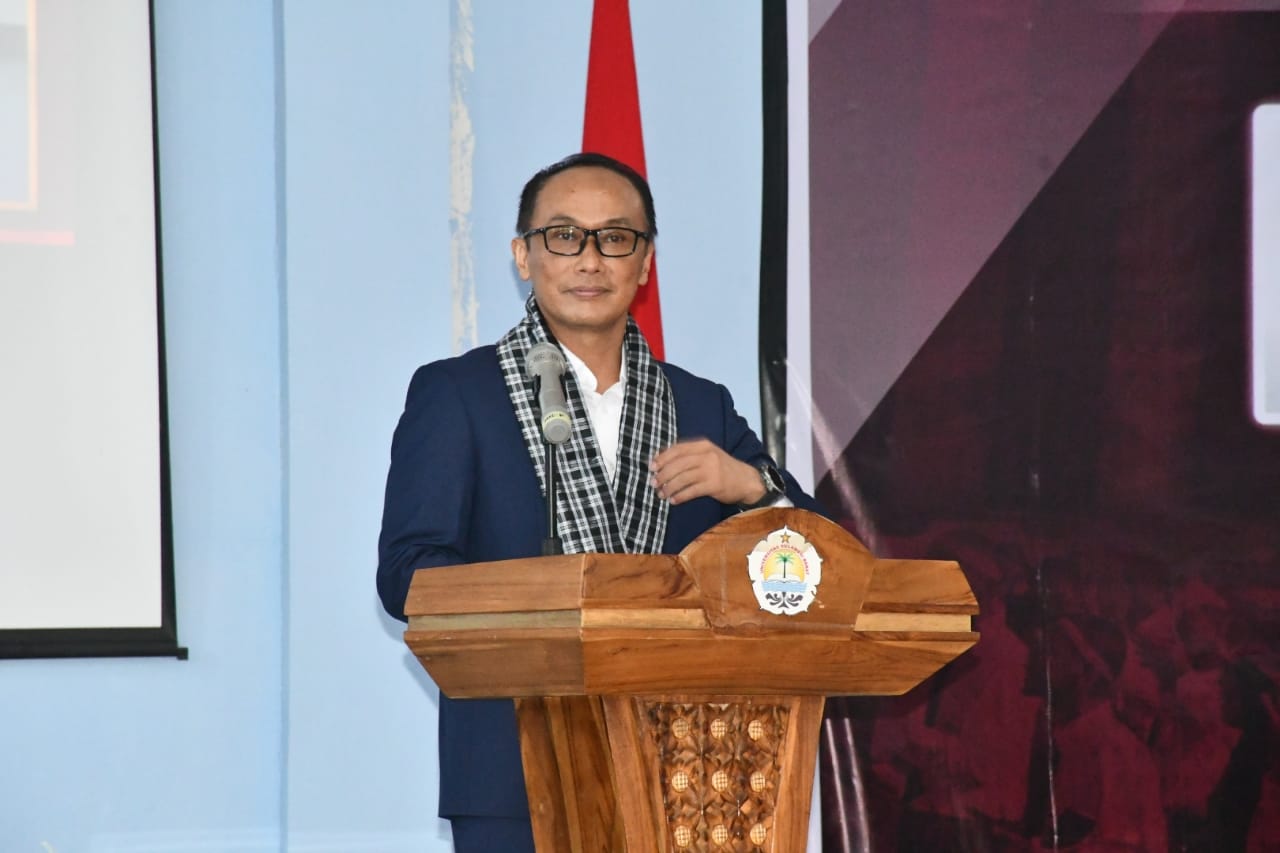 Ceritakan Kisah Sukses saat Beri Orasi Ilmiah di PPKBM Unsulbar, Prof Zudan Mampu Menginspirasi Mahasiswa