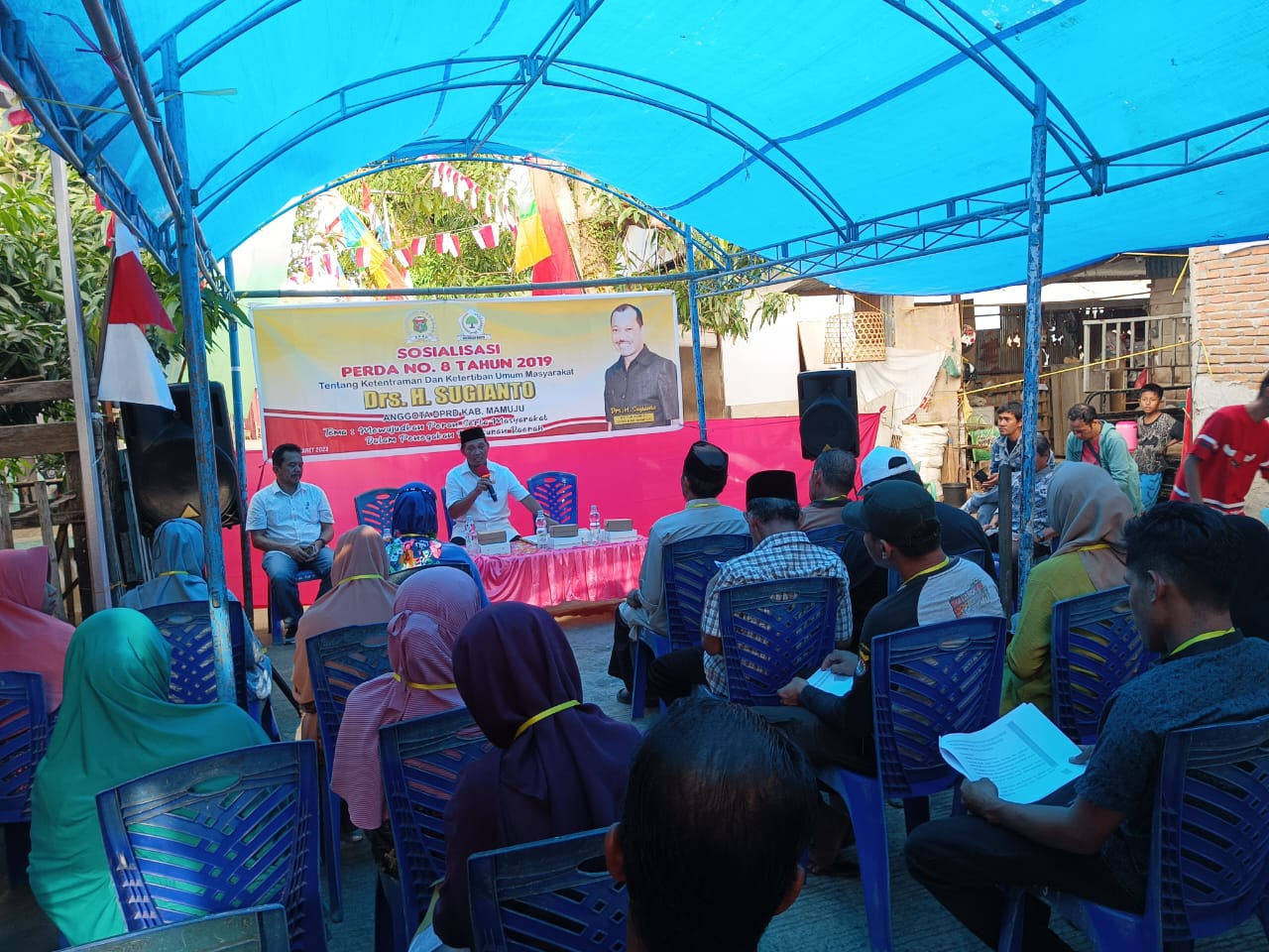 Legislator Sugianto Gelar Sosper Sambil Bagikan Bendera Merah Putih di Tambi