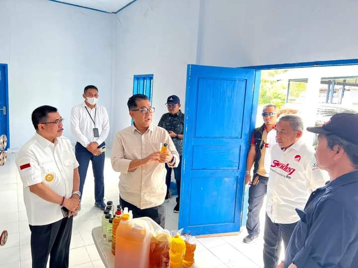 Akmal Dorong Pengembangan Minyak Mandar Agar Bisa Bersaing di Pasaran