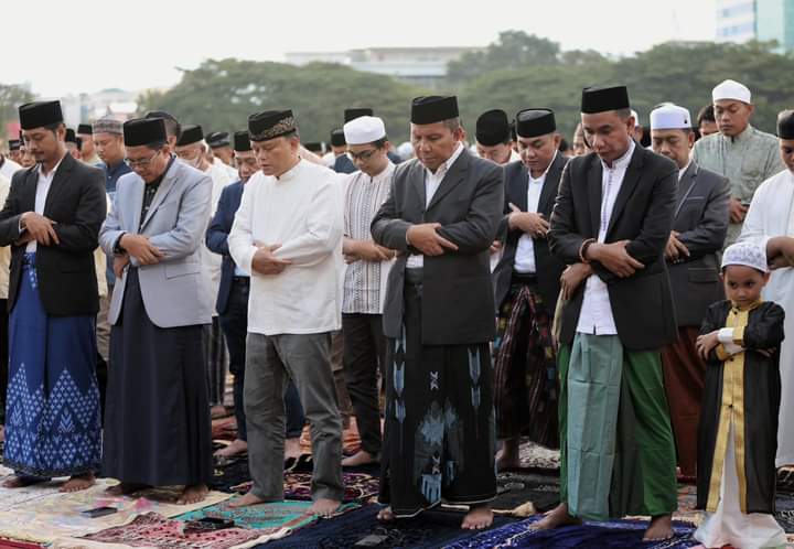 Danny Pomanto Salat Idul Fitri Bersama Masyarakat di Lapangan Karebosi