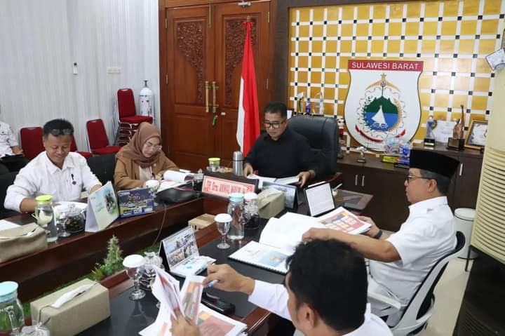 Pj Gubernur Rapat Pengoptimalan PI Blok Sebuku Bersama DPRD Sulbar