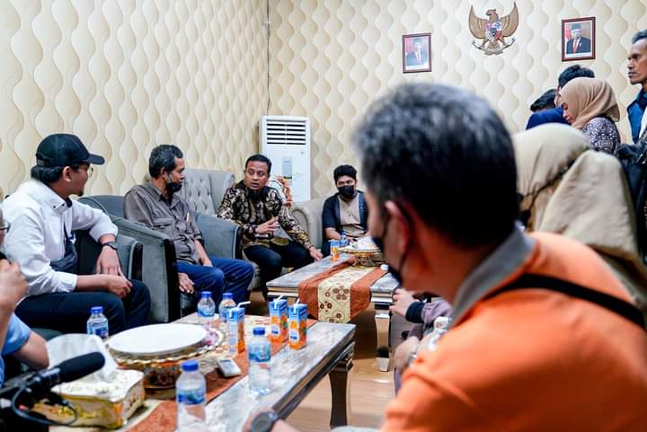 Andi Sudirman Terima WNI Sulsel yang Dievakuasi dari Sudan di Rujab Gubernur