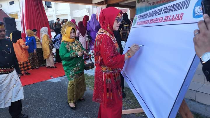 Wabup Pasangkayu jadi Inspektur Upacara Peringatan Hardiknas 2023