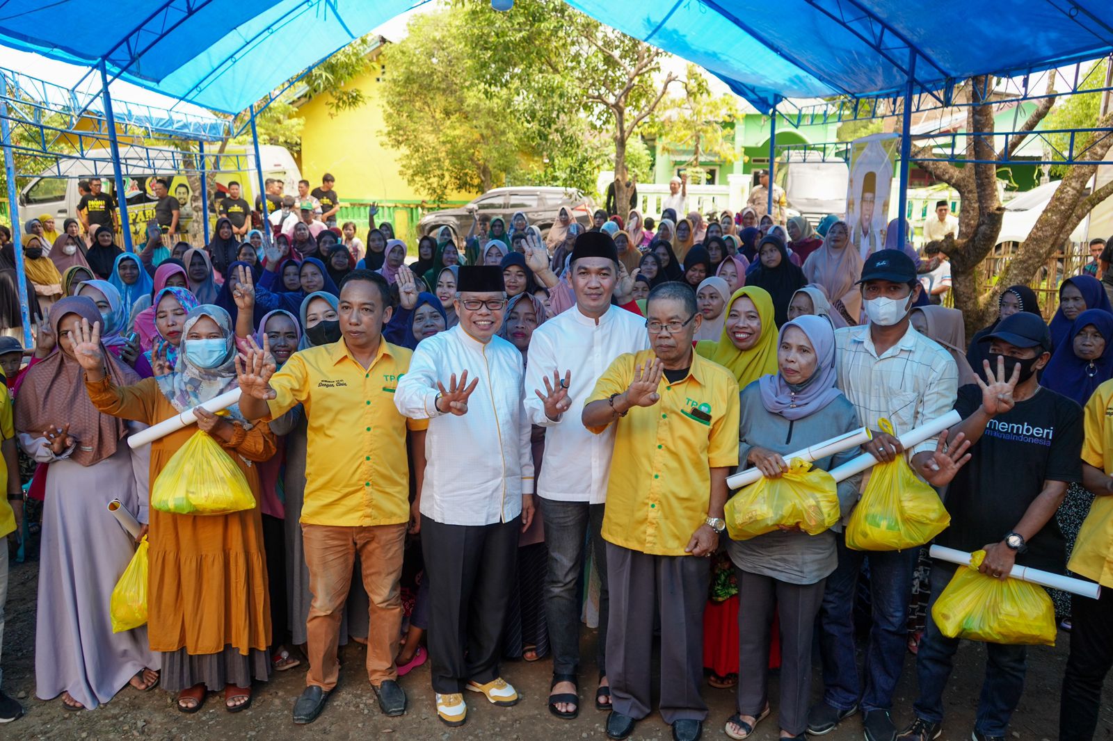 Safari Ramadan Peduli di Bulukumba, Taufan Pawe Perkenalkan Capres Airlangga Hartarto Kepercayaan Presiden Jokowi