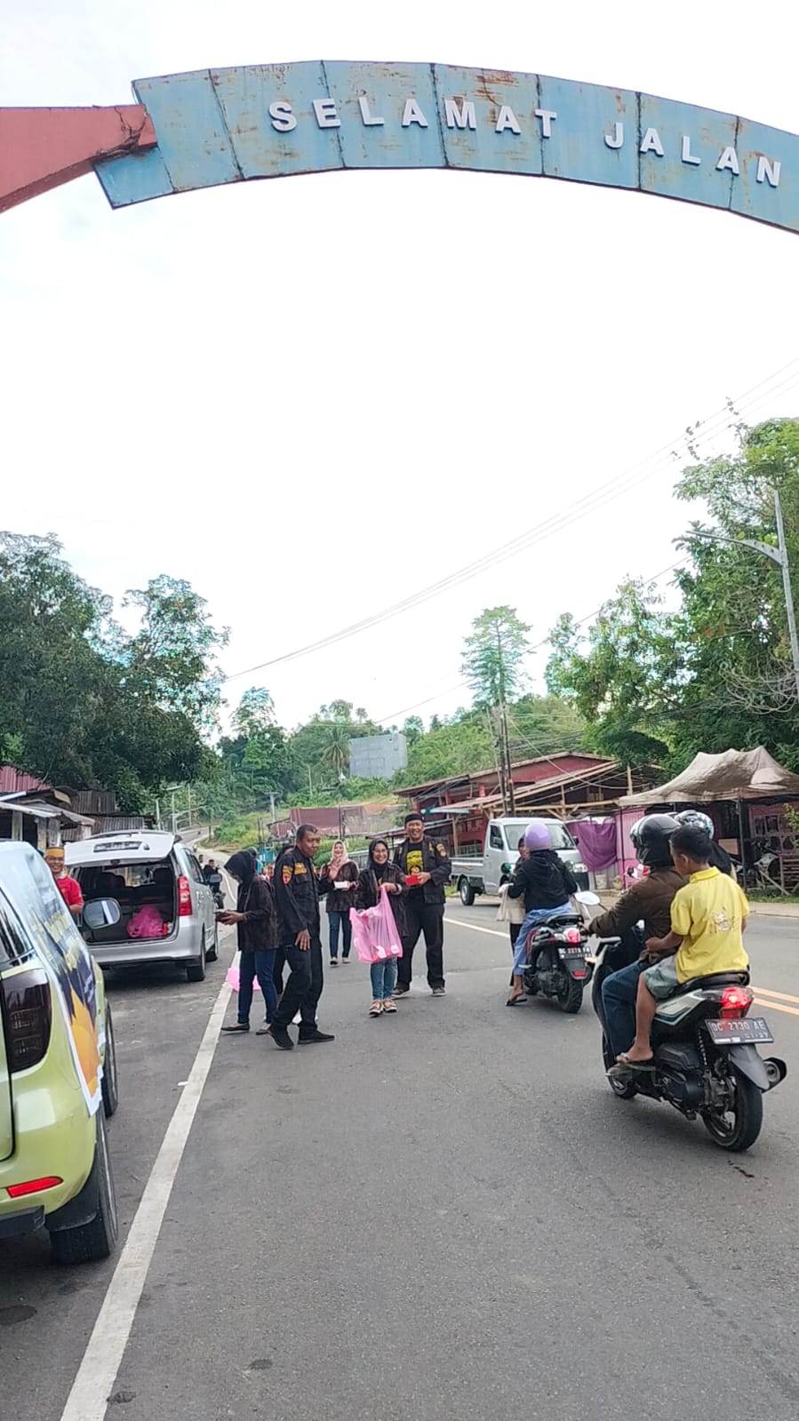 KBPPPolri Sulbar Berbagi Takjil di Pintu Gerbang Kota Mamuju