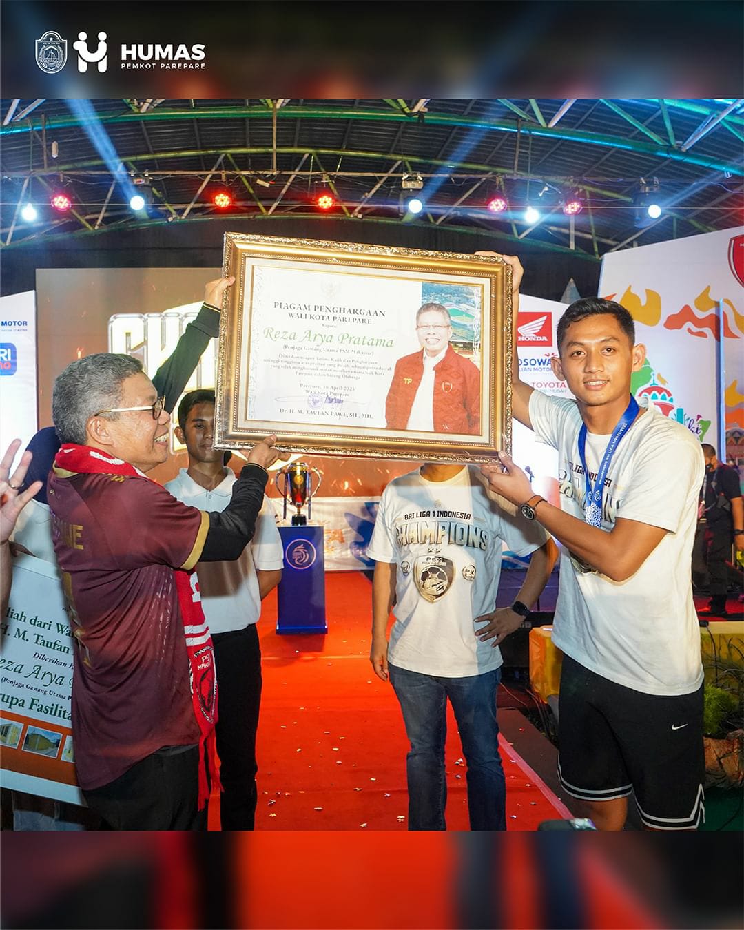 Putra Parepare Berprestasi, Taufan Pawe Beri Penghargaan Kiper Utama PSM Reza Arya Pratama