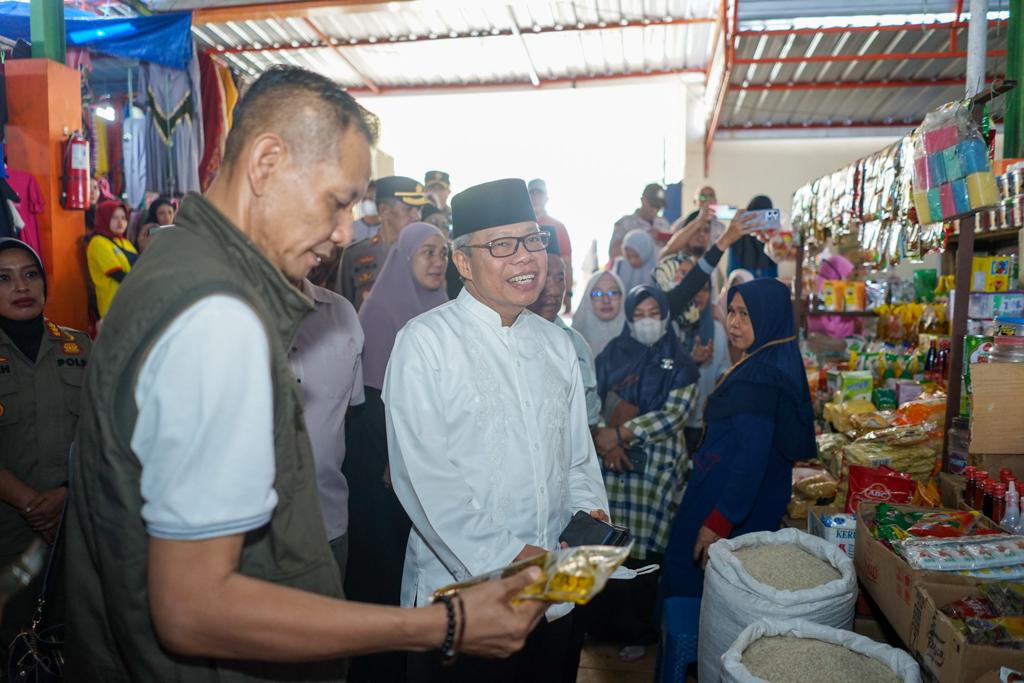 Pimpin Sidak Barang Kebutuhan Pokok, Taufan Pawe Pastikan Harga Stabil Jelang Lebaran