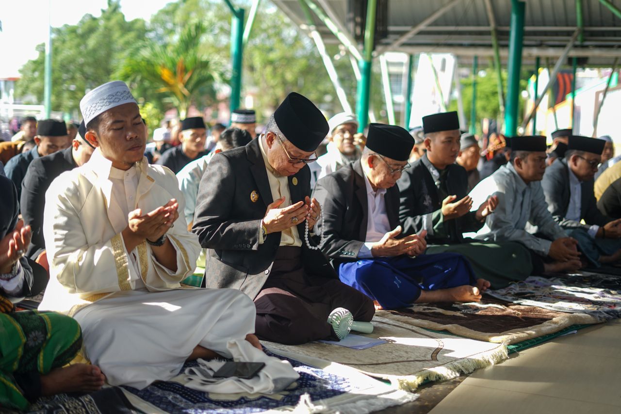 Khidmat, Taufan Pawe Ungkap Kesyukuran Salat Idul Fitri Bersama Ribuan Masyarakat