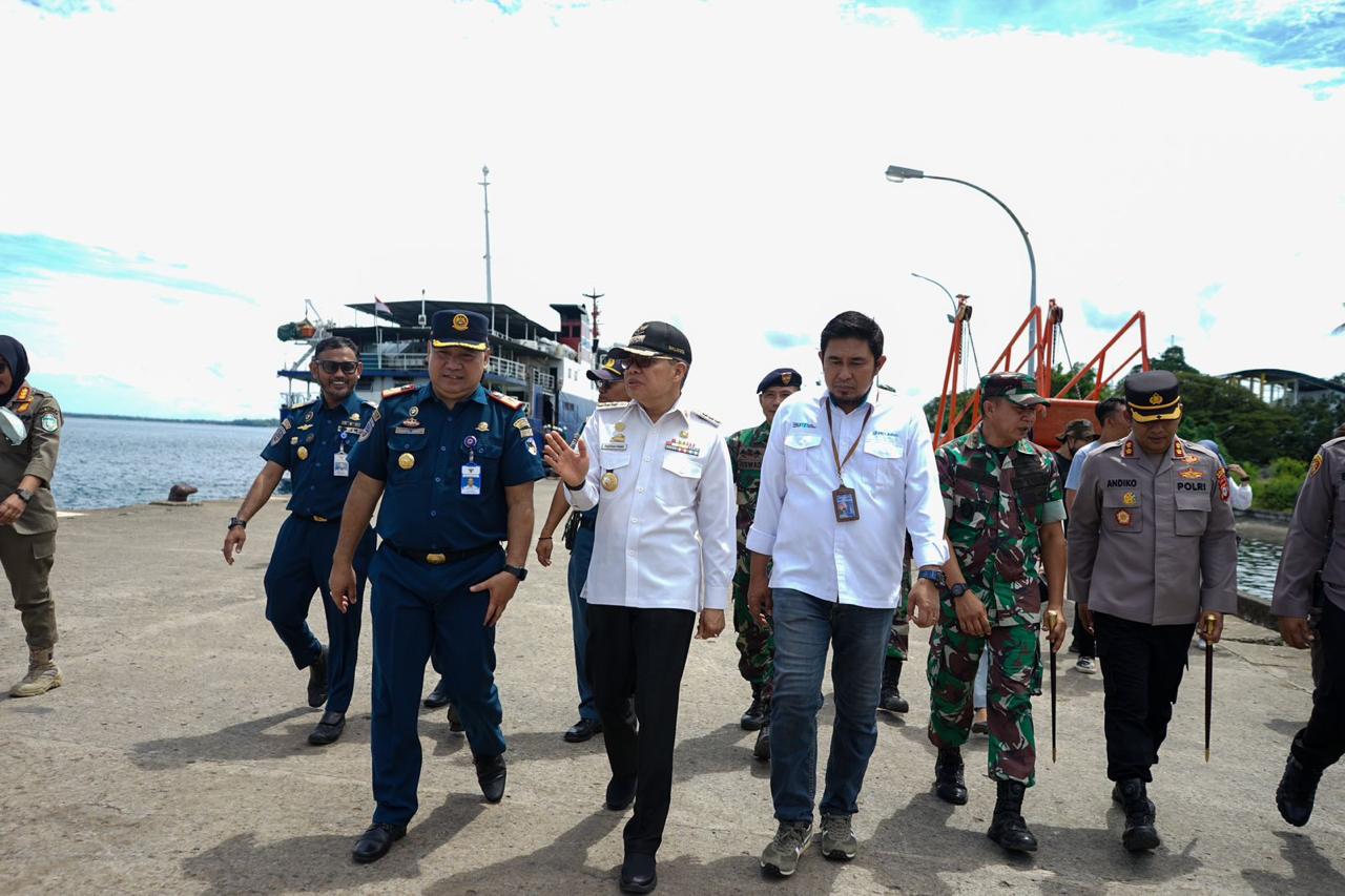 Pantau Arus Balik di Pelabuhan Parepare, Taufan Pawe Pastikan Keamanan dan Kenyamanan Pemudik
