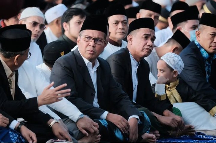 Ketua DPRD Salat Ied Bersama Wali Kota dan Forkopimda di Lapangan Karebosi
