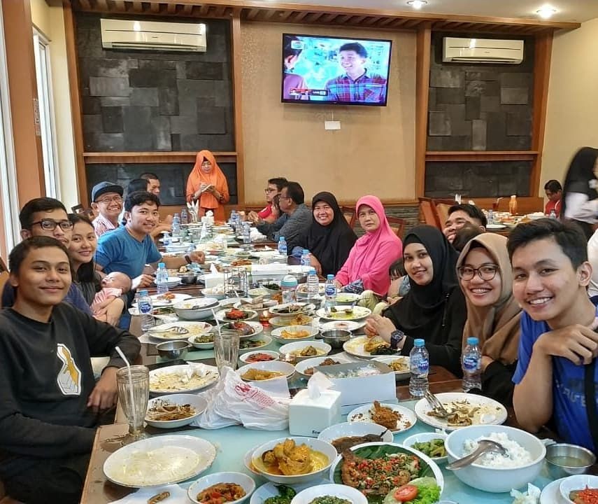 Makan Bersama Keluarga Ternyata Salah Satu Kebiasaan yang Bisa Membuat Panjang Umur