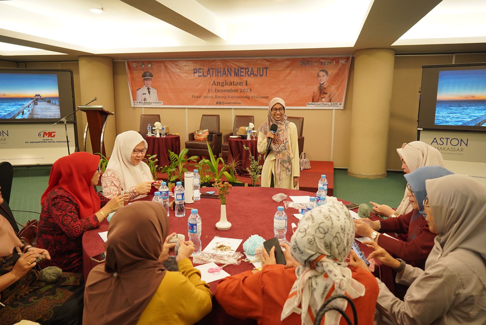 DWP Makassar dan Diskop Makassar Dorong Kemandirian Perempuan Melalui Pelatihan Merajut