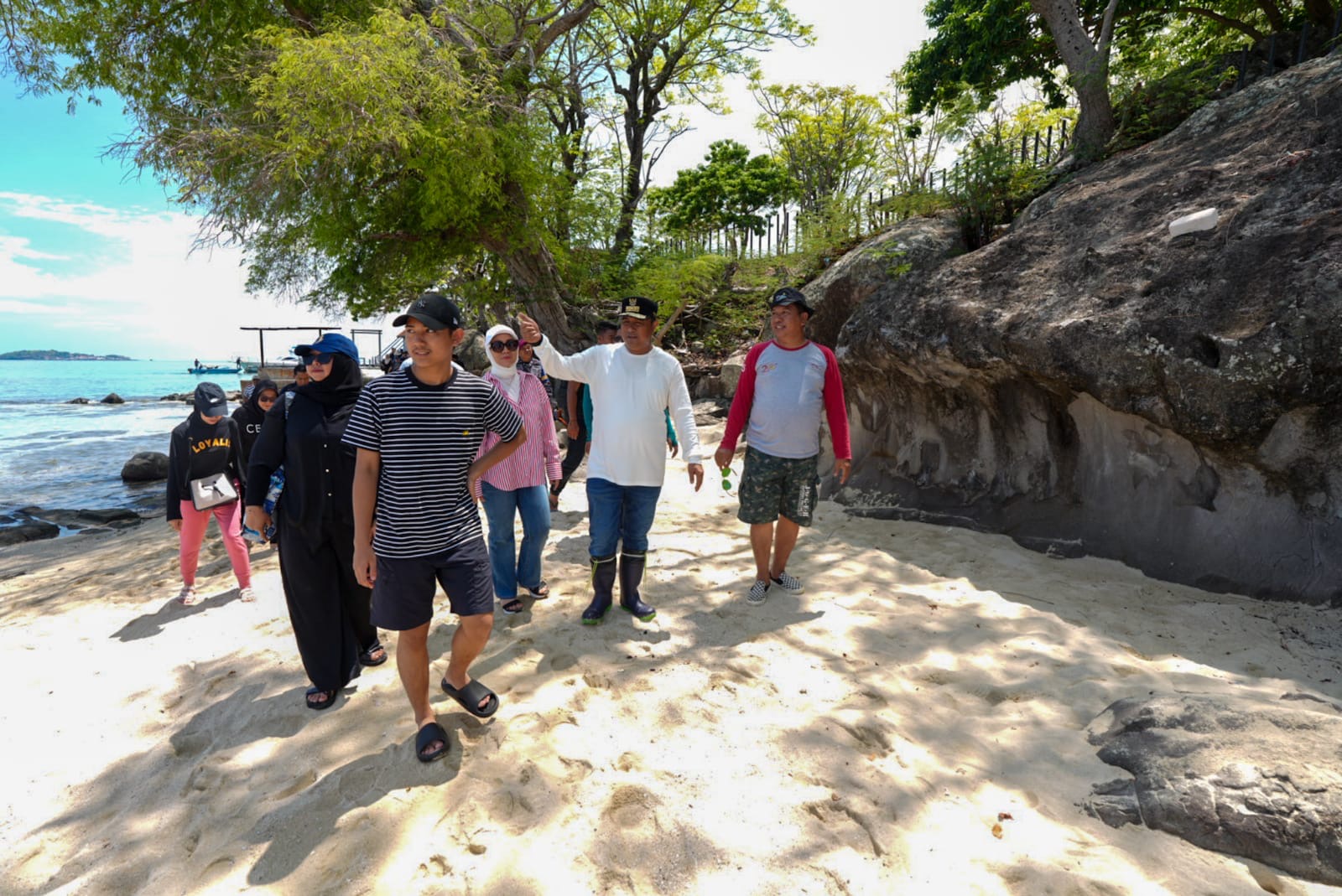 Miliki Potensi Luar Biasa, Pj Gubernur Sulsel Ajak Forum CSR Salurkan Bantuan ke Pulau Sembilan