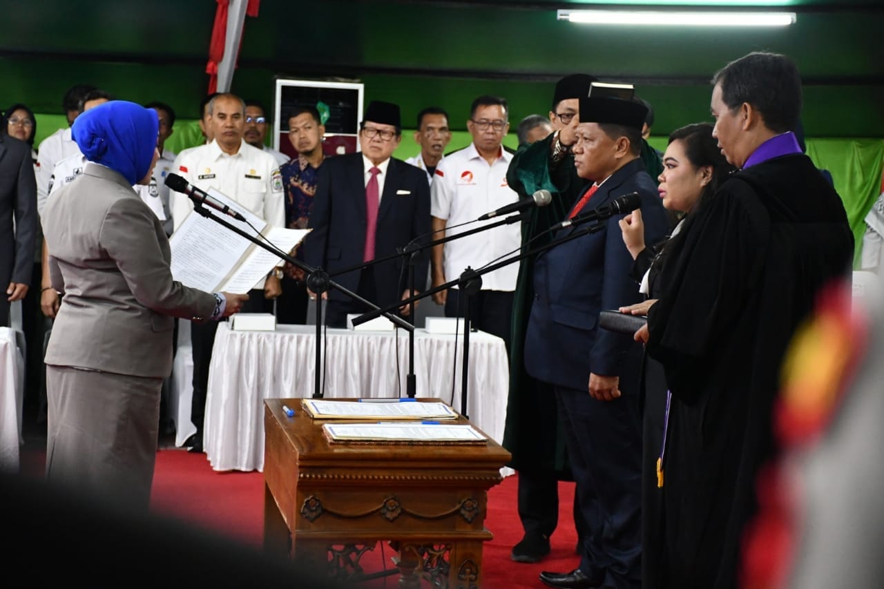 Dua Anggota DPRD Sulbar Dilantik Melalui Proses PAW, Pj Gubernur Ucapkan Selamat Bertugas