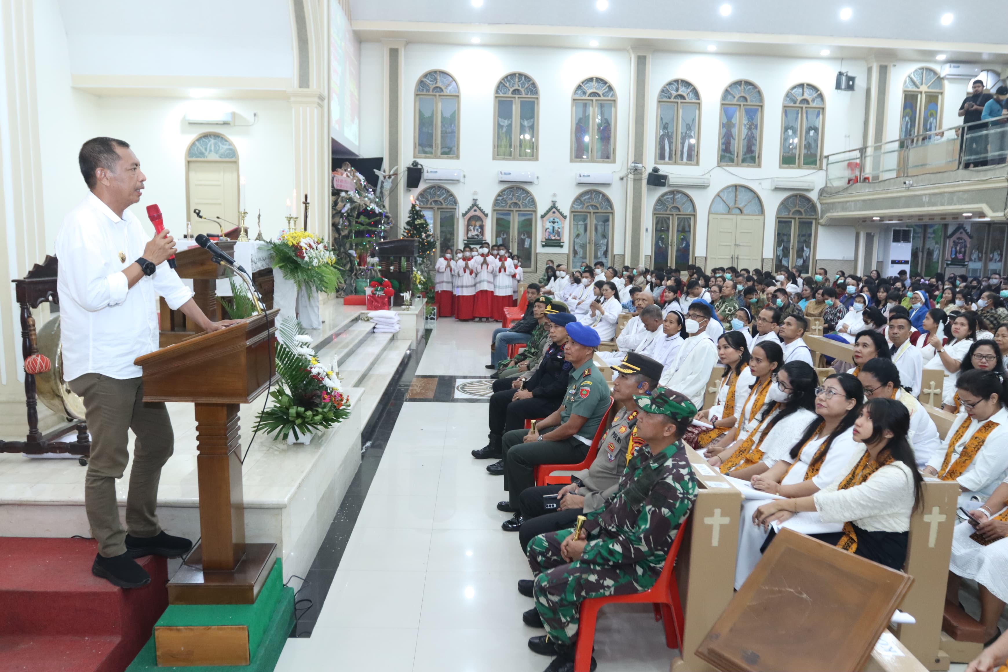 Aman dan Kondusif, Pj Wali Kota Bersama Forkopimda dan Jajaran Pemkot Parepare Pantau Malam Misa Natal 