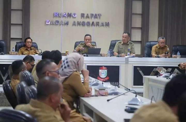 Sekwan Pimpin Rakor dan Evaluasi Staf Sekretariat DPRD Makassar