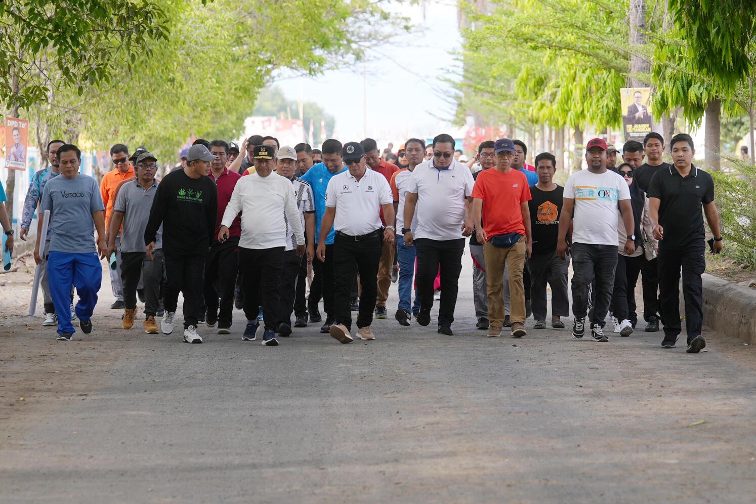 Jalan Santai Bersama Warga, Pj Gubernur Sulsel dan Bupati Bulukumba Bahas Sinergi Program 