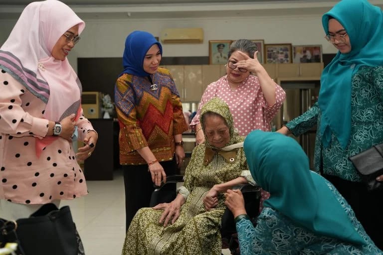 Momen Peringatan Hari Ibu, Sofha Marwah Bahtiar Kunjungi Tiga Tokoh Perempuan, Termasuk Nurhayati Yasin Limpo