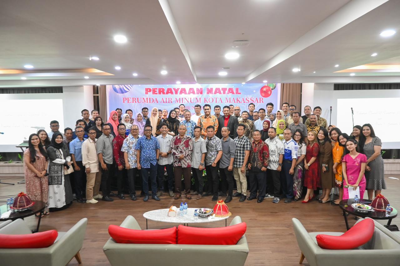 Rayakan Natal, Keluarga Besar Perumda Air Minum Kota Makassar Kobarkan Semangat Pengabdian