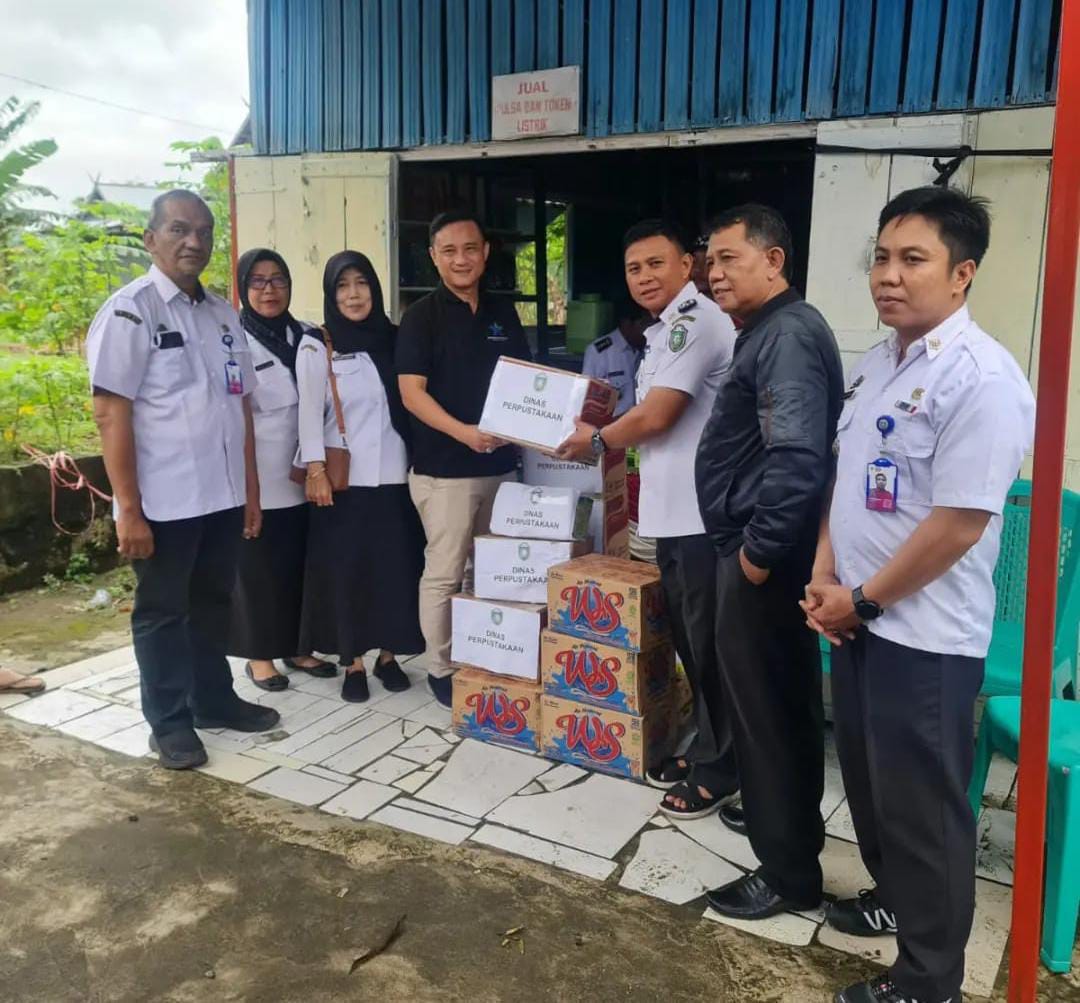 Peduli Korban Banjir, Dinas Perpustakaan Parepare Salurkan Bantuan