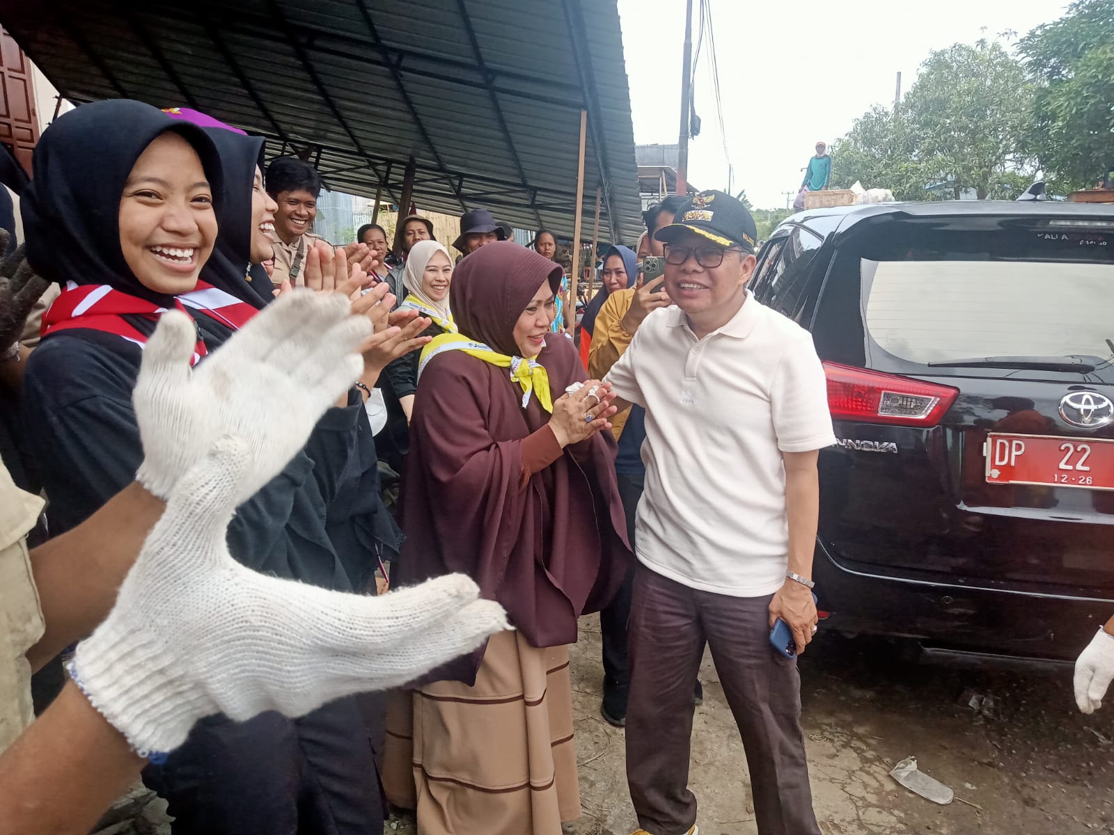 Bertemu di Lokasi Bencana, Taufan Pawe dan Erna Taufan Kompak Aksi Peduli Kemanusiaan 