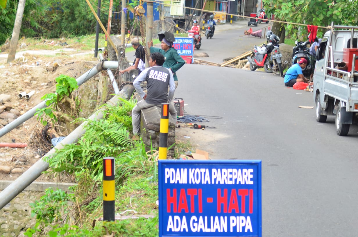 PAM Tirta Karajae Selesaikan Pengerjaan Pipa Pelintas Jembatan Panroko, Wilayah Kota Atas Sudah Terlayani Air Bersih 