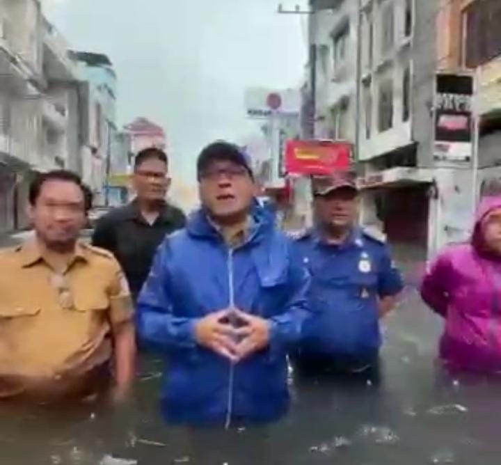 Danny Pomanto Instruksikan Camat-Lurah Alirkan Drainase dan OPD Siaga Banjir