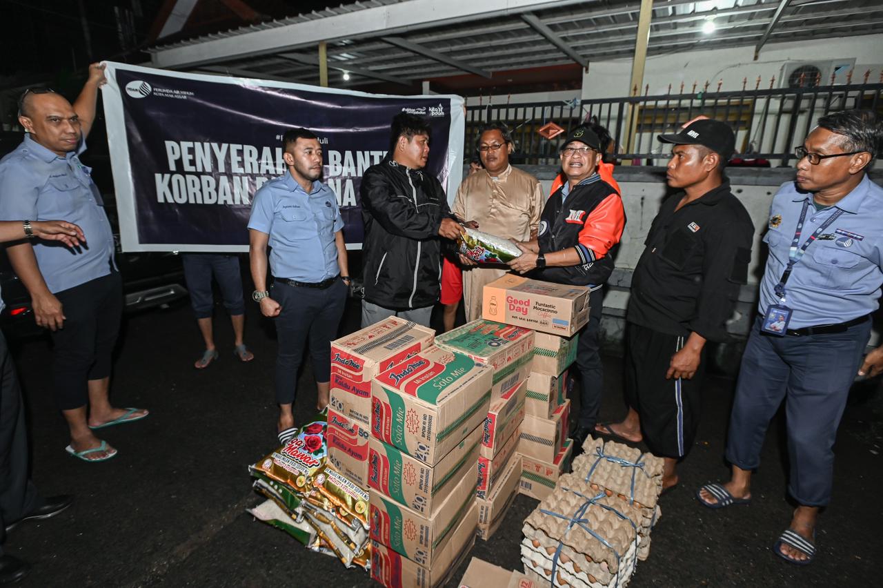 PDAM Kota Makassar Gerak Cepat Serahkan Bantuan Korban Terdampak Banjir