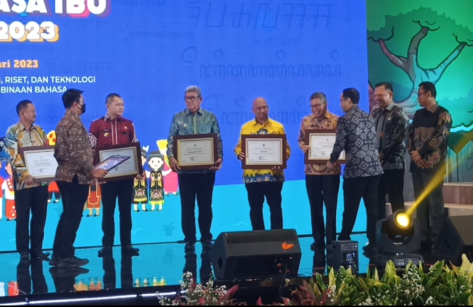 Kado HUT ke-63 Parepare, Taufan Pawe Dianugerahi Penghargaan Pelestarian Bahasa Daerah dari Mendikbudristek