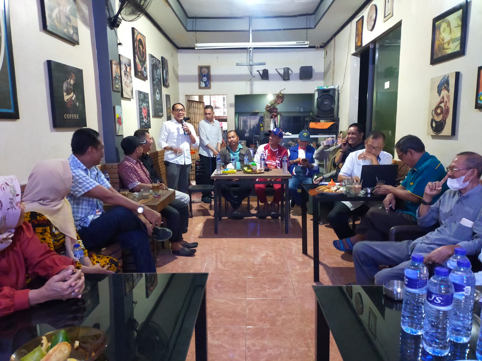 Bersilaturahmi dengan Masyarakat Pa