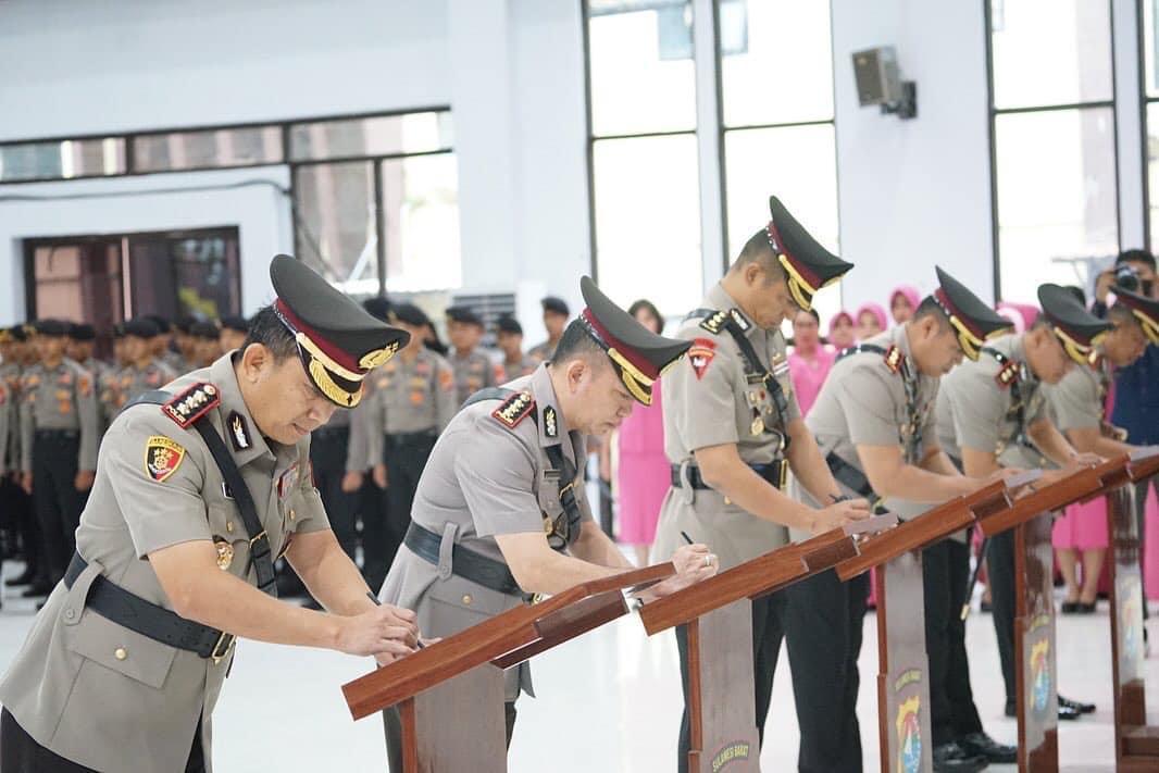Pimpin Sertijab Wakapolda, Dirnarkoba dan 2 Kapolres, Ini Harapan Kapolda Sulbar