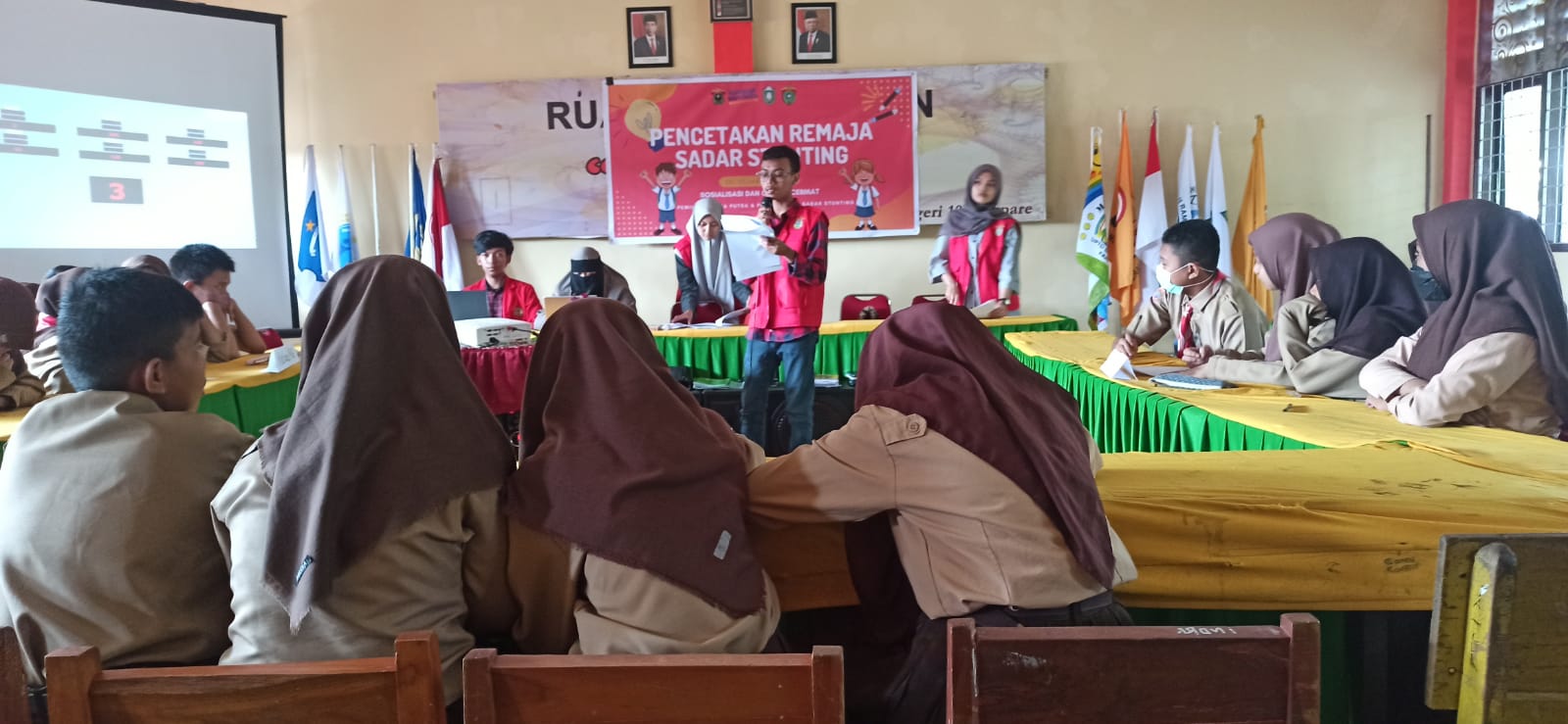 Jadikan Remaja Sadar Stunting, Mahasiswa KKN Unhas Gelar Sosialisasi dan Lomba Cerdas Cermat di SMPN 10 Parepare