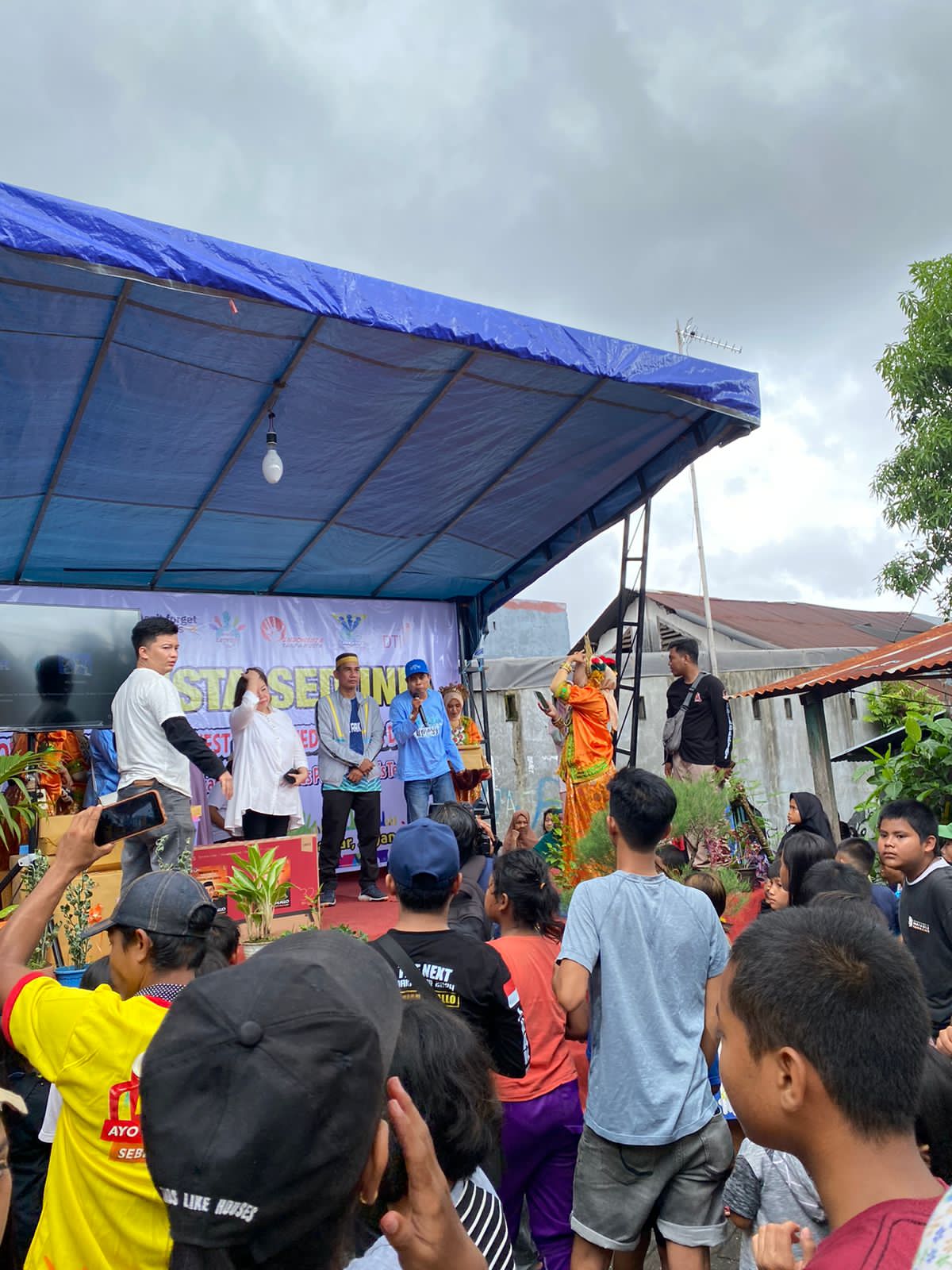Kunjungi Kompleks Penderita Kusta, Rudianto Lallo Minta Hapus Stigma dan Diskriminasi
