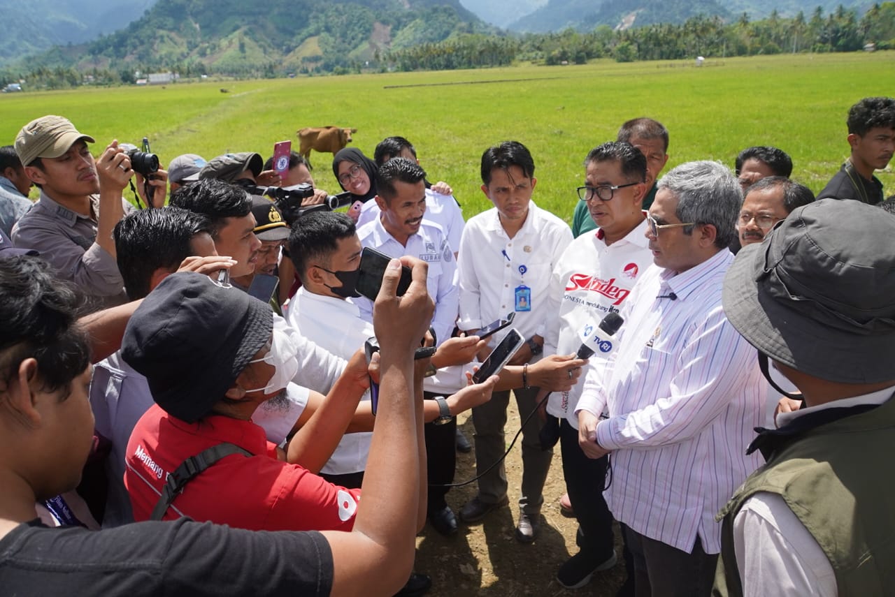 Wamentan Bersama Pj Gubernur Sulbar Gerak Cepat Tangani Virus Jembrana