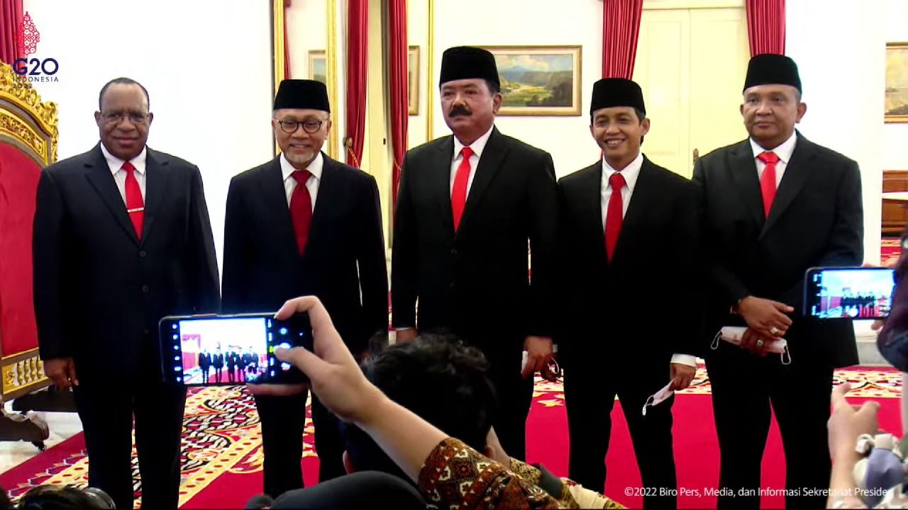 Isu Reshuffle Kian Panas, SMRC Nilai Jokowi Tengah Pertimbangkan Dampaknya