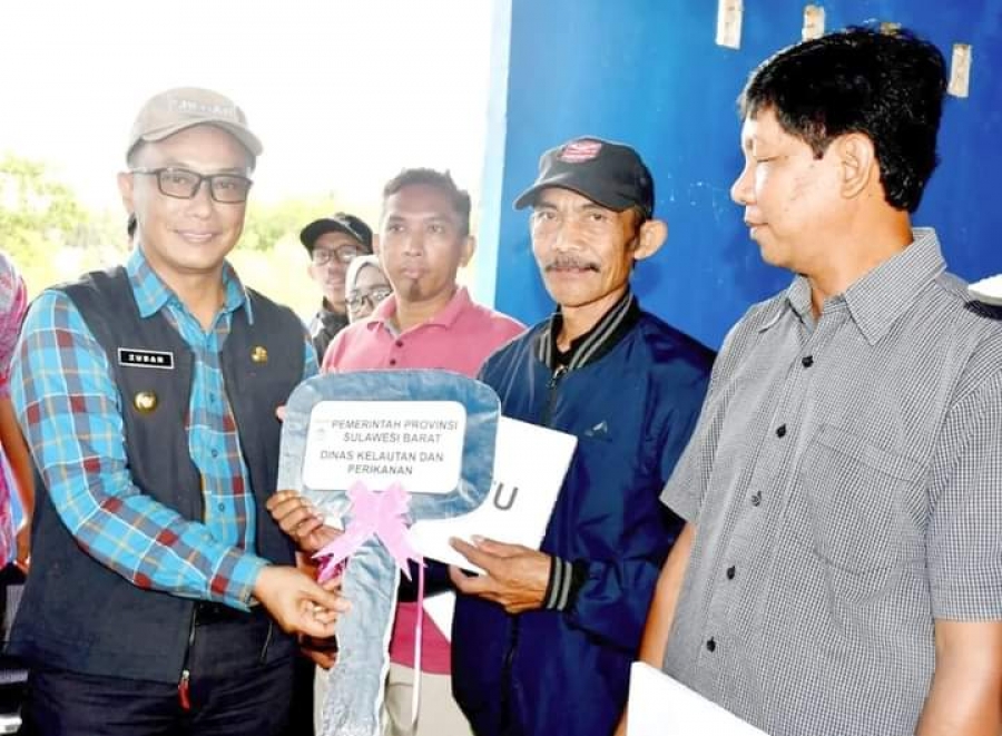 Dorong Peningkatan Hasil Nelayan, Prof Zudan Serahkan Bantuan Kendaraan dan Peralatan Tangkap Ikan